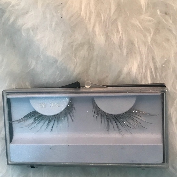 set of 2 • glam lashes - Picture 2 of 2
